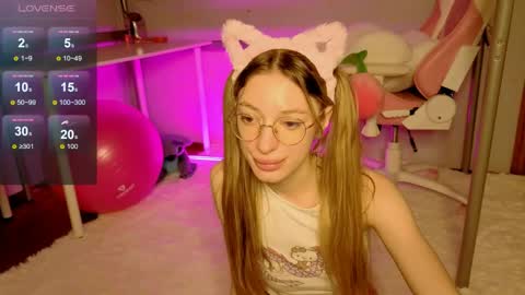 Snapshot of miamooonn chatting on June 10, 2026, 5:56 pm MiaMoon online show from June 10, 2026, 5:56 pm