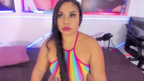 Mia online show from November 14, 2025, 11:53 am