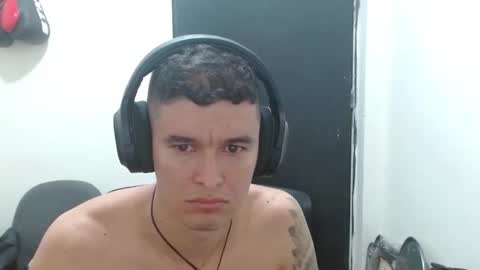 miaou_miaou online show from November 16, 2025, 11:32 pm