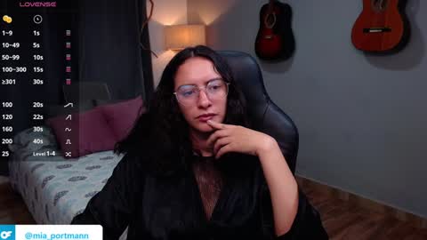 MIAPORTMANN online show from December 5, 2024, 3:17 pm