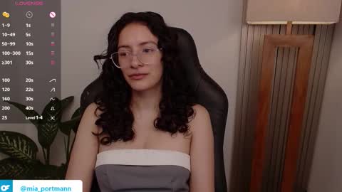 MIAPORTMANN online show from March 4, 2026, 12:22 pm