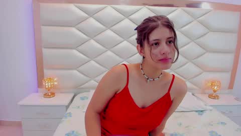 Snapshot of miaqueen021 chatting on January 18, 2025, 12:15 pm Sweetie Mia online show from January 18, 2025, 12:15 pm