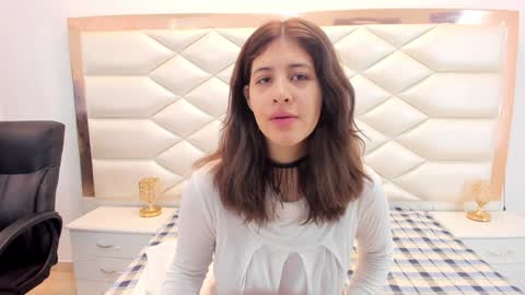 Snapshot of miaqueen021 chatting on February 6, 2025, 12:26 pm Sweetie Mia online show from February 6, 2025, 12:26 pm