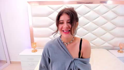 Snapshot of miaqueen021 chatting on February 20, 2025, 3:30 pm Sweetie Mia online show from February 20, 2025, 3:30 pm