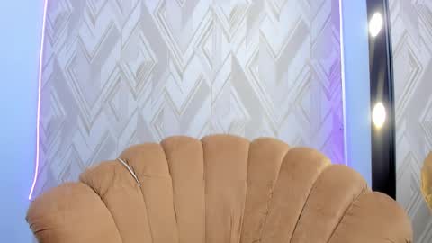 Snapshot of miaquevedo chatting on February 14, 2025, 9:10 pm Mia Quevedo online show from February 14, 2025, 9:10 pm