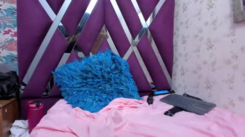 Snapshot of miaquevedo chatting on February 28, 2025, 4:20 pm Mia Quevedo online show from February 28, 2025, 4:20 pm