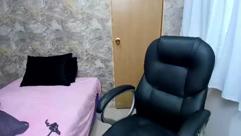 miarivers_1 online show from June 12, 2026, 3:16 am