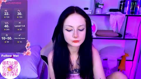 Mia  online show from November 29, 2025, 8:01 pm