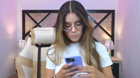 Snapshot of miasilverr chatting on May 20, 2026, 7:09 pm Mia online show from May 20, 2026, 7:09 pm