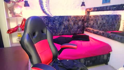 mia online show from September 17, 2025, 5:36 pm