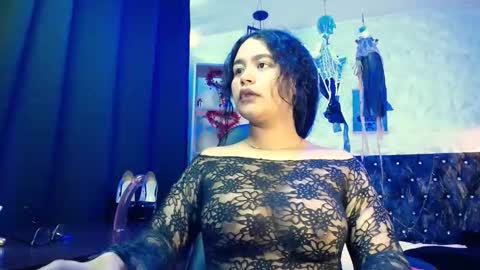 mia online show from October 31, 2025, 3:13 pm