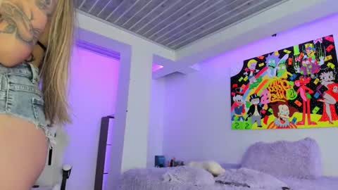 Snapshot of miavillalobos_ chatting on November 17, 2025, 10:04 pm Mia Villalobos online show from November 17, 2025, 10:04 pm