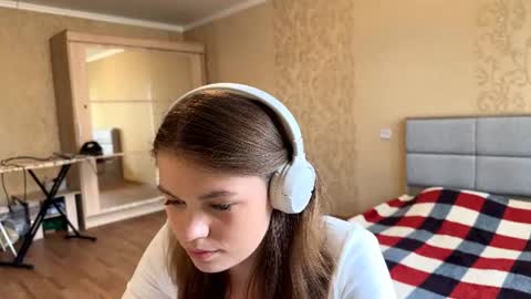 Mia online show from July 26, 2026, 10:11 am