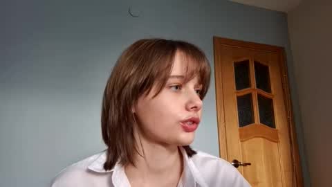 Luna online show from October 7, 2025, 1:19 pm