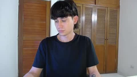 Snapshot of michaeel_blue chatting on June 23, 2026, 12:19 am Michael online show from June 23, 2026, 12:19 am