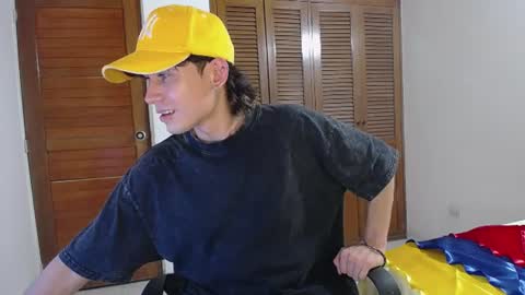 Snapshot of michaeel_blue chatting on June 24, 2026, 12:53 am Michael online show from June 24, 2026, 12:53 am