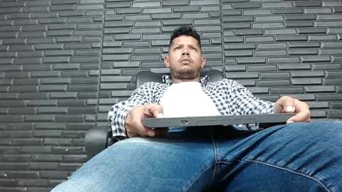 Snapshot of michael_daviss1 chatting on January 8, 2025, 4:11 pm Michael Daviss online show from January 8, 2025, 4:11 pm