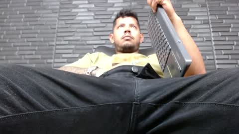 Snapshot of michael_daviss1 chatting on January 17, 2025, 6:33 pm Michael Daviss online show from January 17, 2025, 6:33 pm