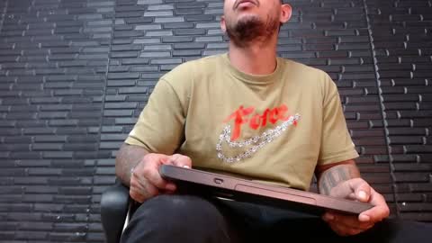 Snapshot of michael_daviss1 chatting on January 18, 2025, 1:51 pm Michael Daviss online show from January 18, 2025, 1:51 pm