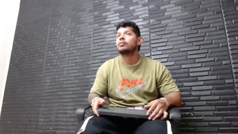 Snapshot of michael_daviss1 chatting on February 6, 2025, 2:26 pm Michael Daviss online show from February 6, 2025, 2:26 pm