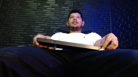 Snapshot of michael_daviss1 chatting on March 8, 2025, 4:17 pm Michael Daviss online show from March 8, 2025, 4:17 pm