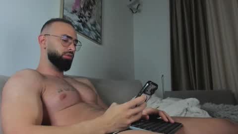 Snapshot of michaelevansx chatting on January 6, 2026, 10:45 pm MichaelEvansx online show from January 6, 2026, 10:45 pm