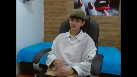 Snapshot of michaelkoiv chatting on December 5, 2025, 12:36 pm michaelkoiv online show from December 5, 2025, 12:36 pm