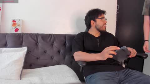 Snapshot of michelandchris chatting on December 14, 2025, 12:21 pm MichelandChris online show from December 14, 2025, 12:21 pm