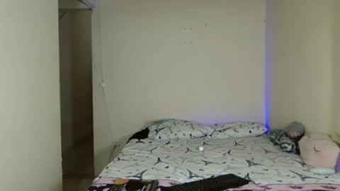 Snapshot of micheldelatorre69 chatting on February 2, 2025, 5:32 am MichelandDavid online show from February 2, 2025, 5:32 am