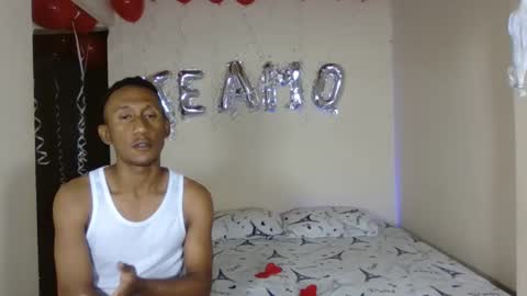 Snapshot of micheldelatorre69 chatting on February 16, 2025, 12:19 am MichelandDavid online show from February 16, 2025, 12:19 am