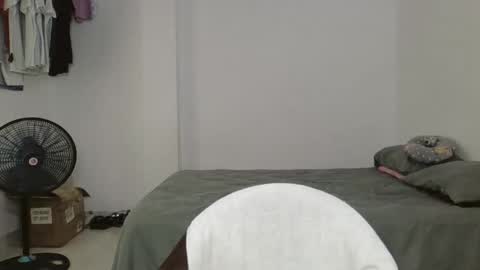 Snapshot of micheldelatorre69 chatting on October 20, 2025, 8:20 pm MichelandDavid online show from October 20, 2025, 8:20 pm