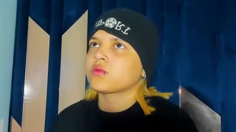 michell_rs online show from November 13, 2025, 3:16 am