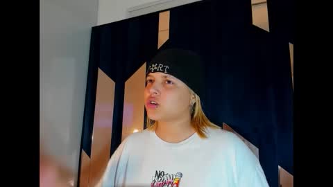 michell_rs online show from December 17, 2025, 3:12 am