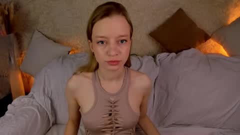 michelle_blond online show from December 3, 2025, 7:49 am