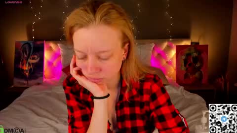 Snapshot of michelle_blond chatting on May 19, 2026, 1:56 am michelle_blond online show from May 19, 2026, 1:56 am