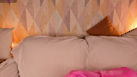 Snapshot of michelle_blond chatting on May 27, 2026, 1:57 am michelle_blond online show from May 27, 2026, 1:57 am