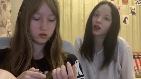 Snapshot of michelle_neely chatting on October 17, 2025, 9:50 pm michelle_neely online show from October 17, 2025, 9:50 pm