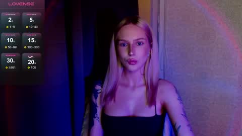 Snapshot of michellevelour chatting on May 15, 2026, 5:20 pm Michelle online show from May 15, 2026, 5:20 pm