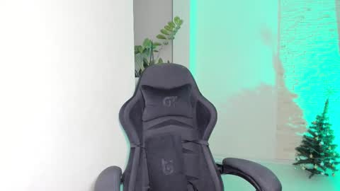 Michellee online show from December 18, 2025, 5:08 pm