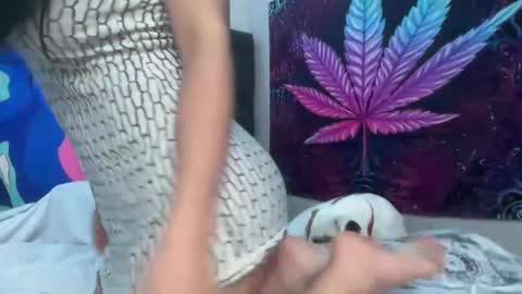 Snapshot of micielo87 chatting on December 31, 2024, 8:04 am Skye online show from December 31, 2024, 8:04 am