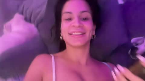 Snapshot of micielo87 chatting on February 7, 2025, 4:48 am Skye online show from February 7, 2025, 4:48 am