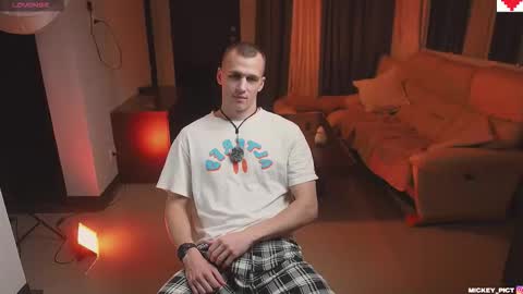 Snapshot of mickey_pict chatting on January 8, 2026, 12:24 am Mickey online show from January 8, 2026, 12:24 am