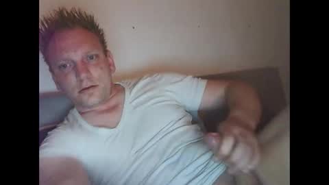 mickkxl online show from April 13, 2026, 10:32 am