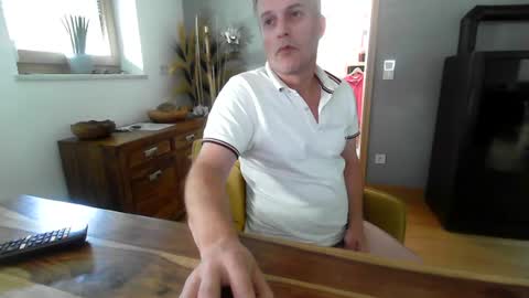 Snapshot of microsbody chatting on June 26, 2026, 2:43 pm microsbody online show from June 26, 2026, 2:43 pm