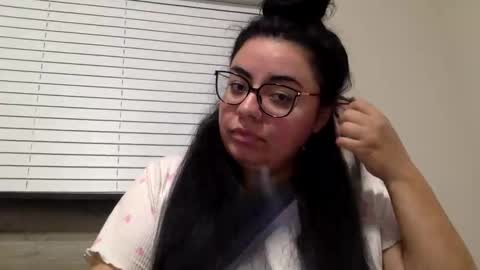 Snapshot of midnightbruja111 chatting on October 19, 2025, 3:18 am midnightbruja111 online show from October 19, 2025, 3:18 am