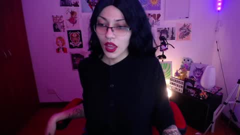 Pola  INDEPENDENT MODEL online show from December 7, 2024, 6:37 pm