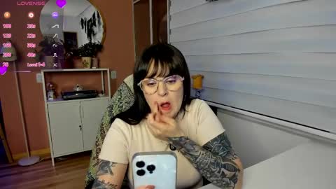 Snapshot of midnighthearts chatting on April 12, 2026, 12:26 am Luna online show from April 12, 2026, 12:26 am