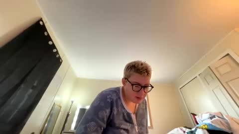 midnightmochi2 online show from April 26, 2026, 1:53 pm