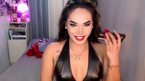 Snapshot of midnightraven27 chatting on December 21, 2024, 2:58 pm  Dont forget to follow online show from December 21, 2024, 2:58 pm