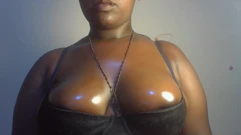 Snapshot of midnightt_curves chatting on June 5, 2026, 7:08 pm midnightt_curves online show from June 5, 2026, 7:08 pm
